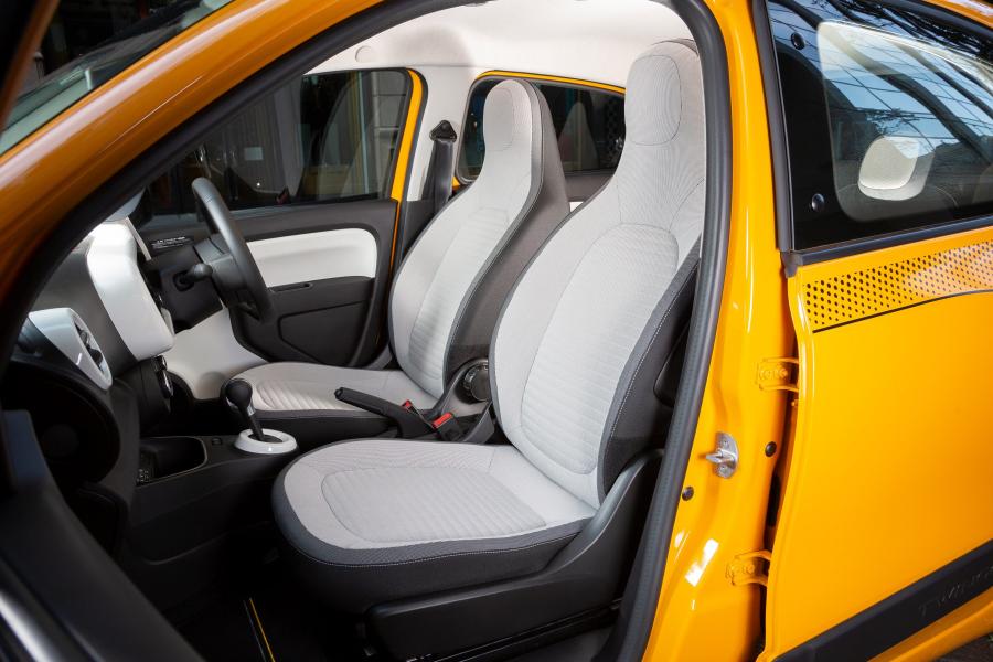 Интерьер Renault Twingo 2019 года  (JP) (фото 10 из 29)